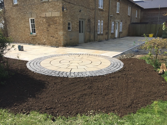 millrick-construction-oxford-circle-sandstone-patio10